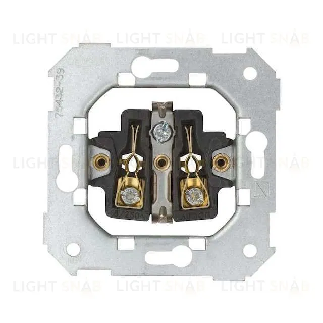 Розетка с заземлением со шторками и винтовым зажимом 16А/250В Simon 82 Concept, белый матовый 75432-39+8200041-090 75432-39 + 8200041-090