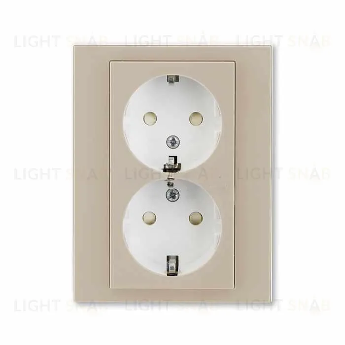 Розетка двойная с рамкой с заземлением и шторками ABB Levit, кофе макиато-белый 2CHH223457C6018 2CHH223457C6018