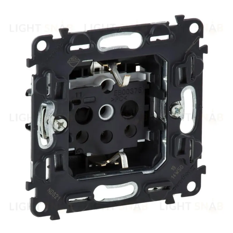 Розетка с заземлением с защитными шторками и крышкой Legrand Valena Allure 16A/250В, винтовой зажим, алюминий 753029+754847 753029 + 754847