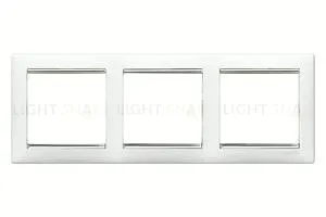 Рамка тройная Legrand Valena, белый глянец/серебро 770493 770493