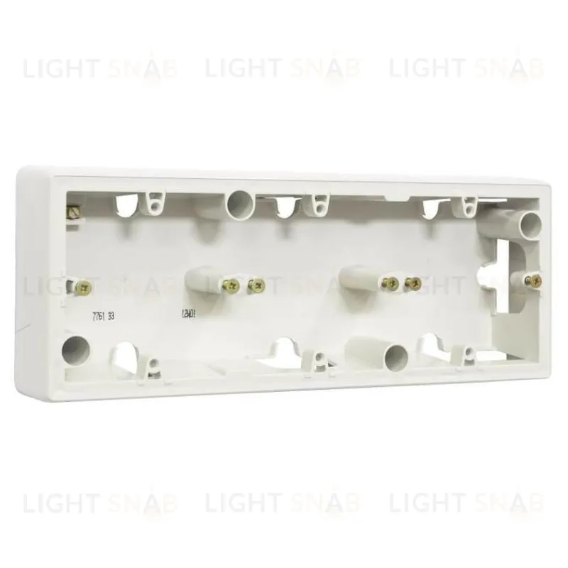 Коробка Legrand Valena для накладного монтажа 3 поста, белый глянцевый 776183 776183