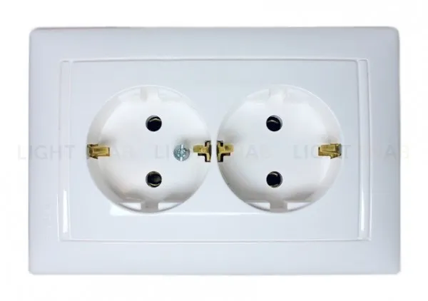 Розетка двойная (моноблок) с заземлением Legrand Valena 16А/250В, белый глянец 774400 774400