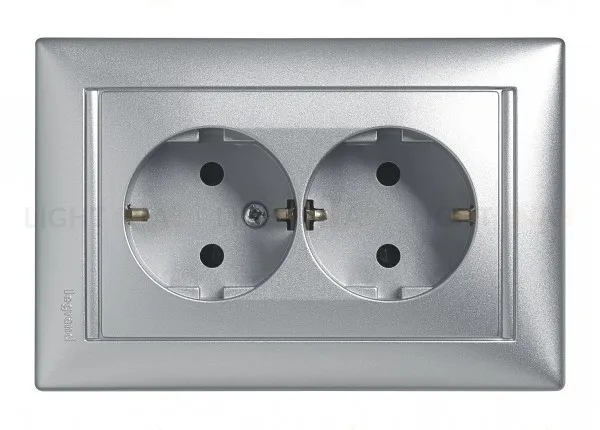 Розетка двойная (моноблок) с заземлением Legrand Valena 16А/250В, алюминий 770100 770100