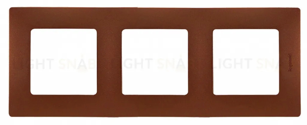 Трехместная рамка Legrand Etika какао 672573 672573