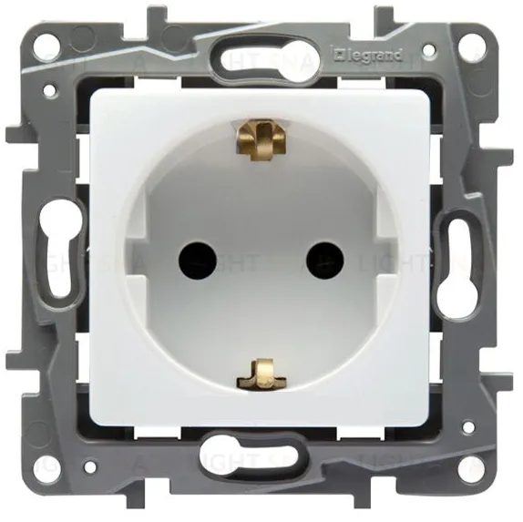 Розетка электрическая Legrand Etika с заземлением со шторками, винтовые клеммы (белая) 672222 672222