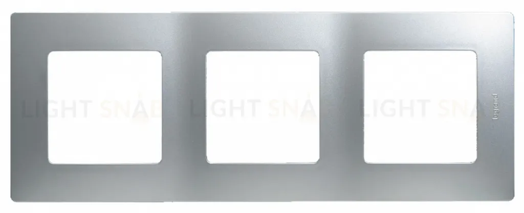 Трехместная рамка Legrand Etika алюминий 672553 672553