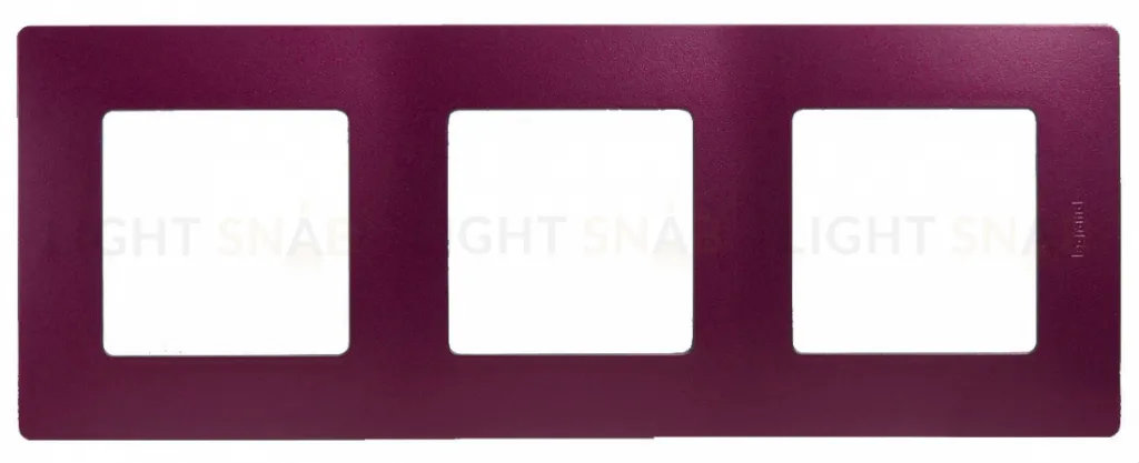 Трехместная рамка Legrand Etika сливовый 672563 672563