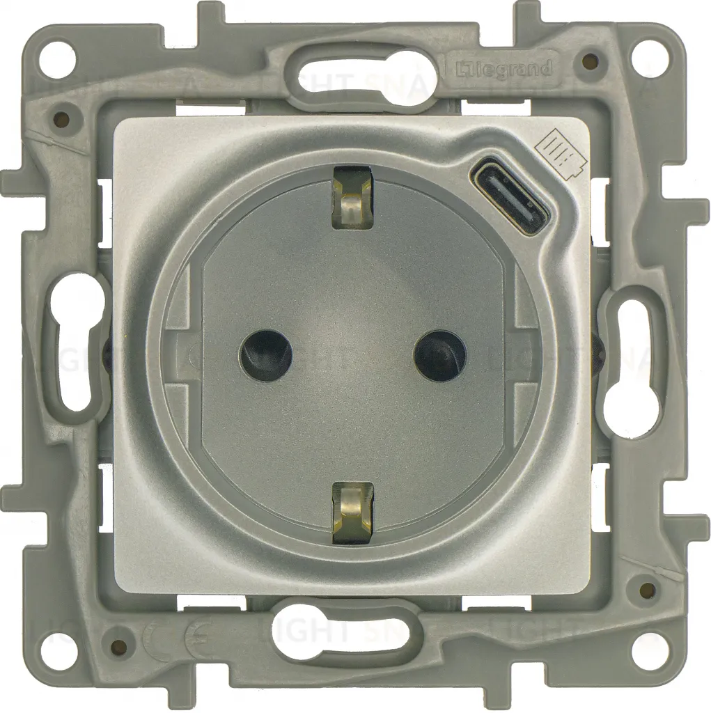 Розетка электрическая со шторками, с заземлением и USB тип С 1500мА/7,5Вт, Legrand Etika алюминий 672488 672488