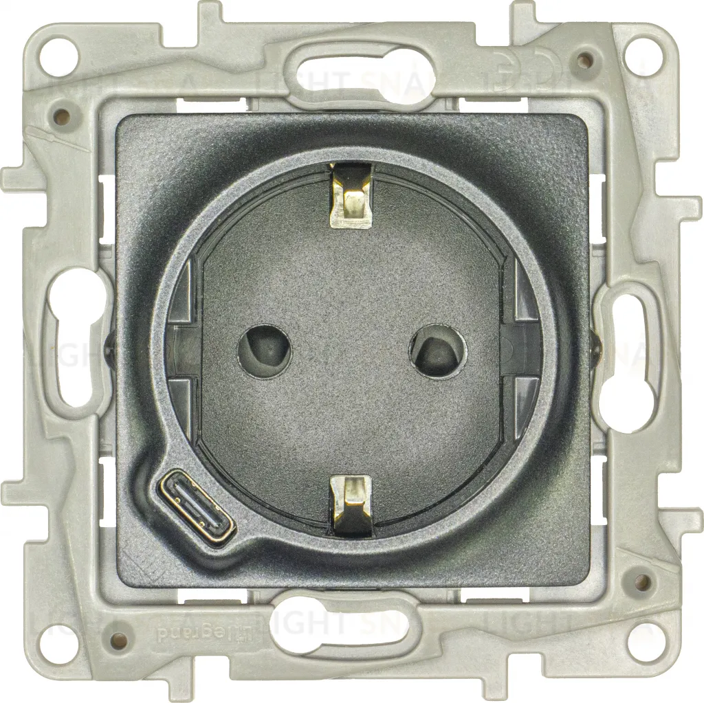 Розетка электрическая со шторками, с заземлением и USB тип С 1500мА/7,5Вт, Legrand Etika антрацит 672688 672688