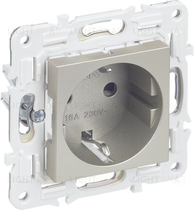 Розетка с заземлением со шторками 16А IEK Skandy шампань SK-R14-16-K37 SK-R14-16-K37