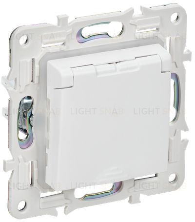 Розетка 1-местная с заземлением с защитными шторками и крышкой 16А IP44 IEK Skandy арктический белый SK-R16-16-44-K01 SK-R16-16-44-K01