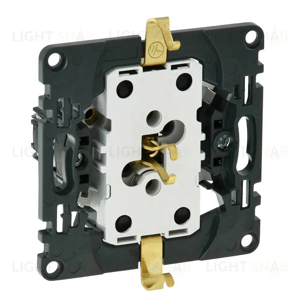 Valena IN'MATIC. Механизм силовой розетки двойной 2х2К+З 16А 250В. Со шторками Безвинтовой Зажим 753031 753031