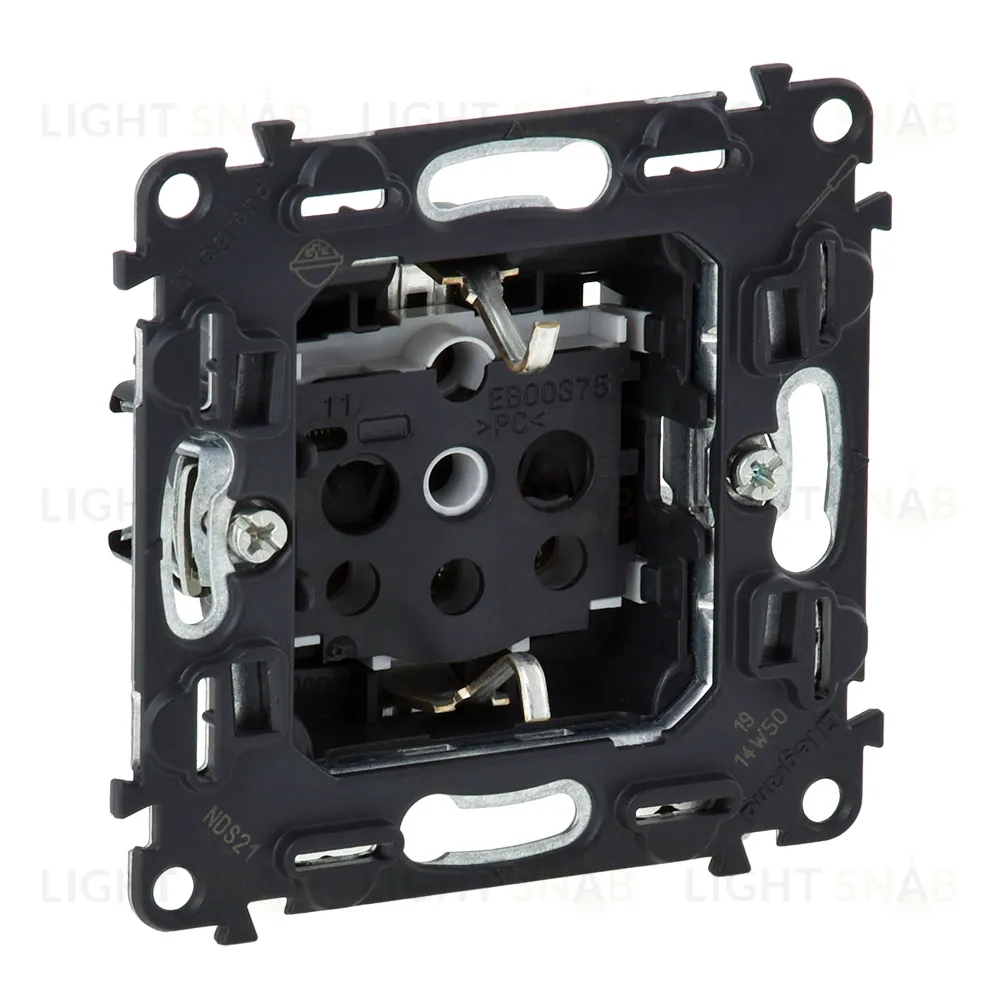 Valena IN'Matic Механизм силовой розетки с заземлениеми шторками 16А 250В~, винтовые зажимы. 753029 753029