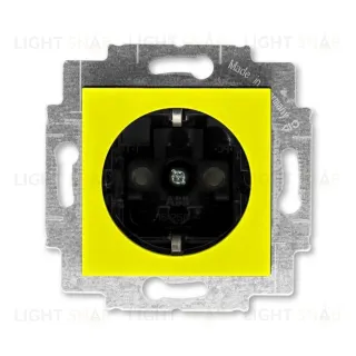 Розетка с заземлением со шторками, безвинтовой зажим ABB Levit, желтый-дымчатый чёрный 2CHH203457A6064 2CHH203457A6064