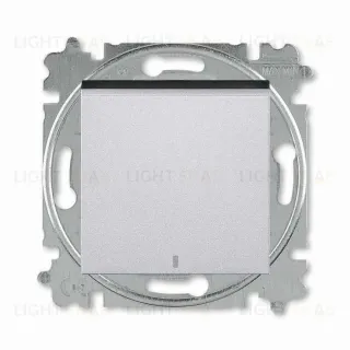 Выключатель кнопочный одноклавишный с подсветкой ABB Levit, 10 А, серебро-дымчатый чёрный 2CHH599147A6070 2CHH599147A6070