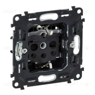 Розетка с заземлением с защитными шторками и крышкой Legrand Valena Allure 16A/250В, винтовой зажим, алюминий 753029+754847 753029 + 754847