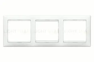 Рамка тройная Legrand Valena, белый глянцевый 774453 774453