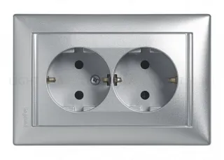 Розетка двойная (моноблок) с заземлением Legrand Valena 16А/250В, алюминий 770100 770100