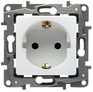Розетка электрическая Legrand Etika с заземлением со шторками, винтовые клеммы (белая) 672222 672222