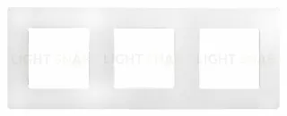 Трехместная рамка Legrand Etika белая 672503 672503