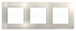 Трехместная рамка Legrand Etika слоновая кость 672513 672513