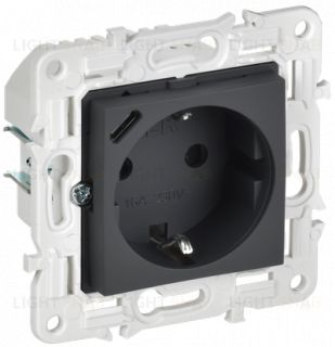 Розетка с заземлением с защитными шторками 16А с USB C 18Вт IEK Skandy графит SK-R14-16-U14-018-K53 SK-R14-16-U14-018-K53