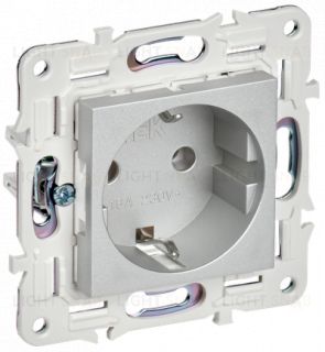 Розетка с заземлением 16А IEK Skandy серебряный SK-R11-16-K23 SK-R11-16-K23