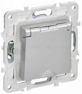 Розетка с заземлением со шторками и крышкой IP44 16А IEK Skandy серебряный SK-R16-16-44-K23 SK-R16-16-44-K23