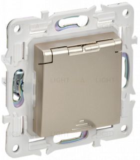 Розетка с заземлением со шторками и крышкой IP44 16А IEK Skandy шампань SK-R16-16-44-K37 SK-R16-16-44-K37