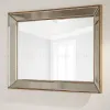 Зеркало в золотой раме 