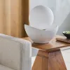 Белая настольная лампа 