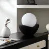 Чёрная настольная лампа 