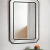 Зеркало в черной раме 