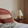 Бежевая настольная лампа 