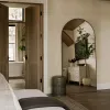 Чёрное зеркало арочной формы 