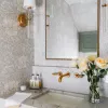 Зеркало в золотой раме 
