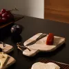 Suka Маленькая сервировочная доска из бежевого мрамора и нож из металла 191686 - 3