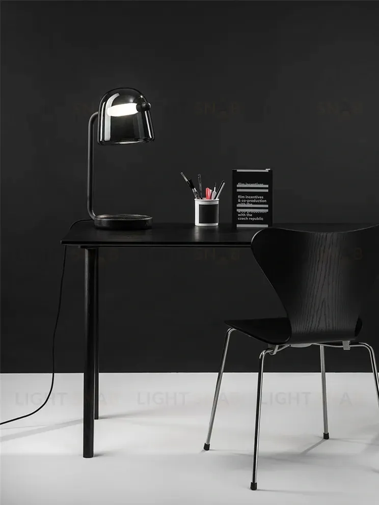 Дизайнерская настольная лампа MONA N487