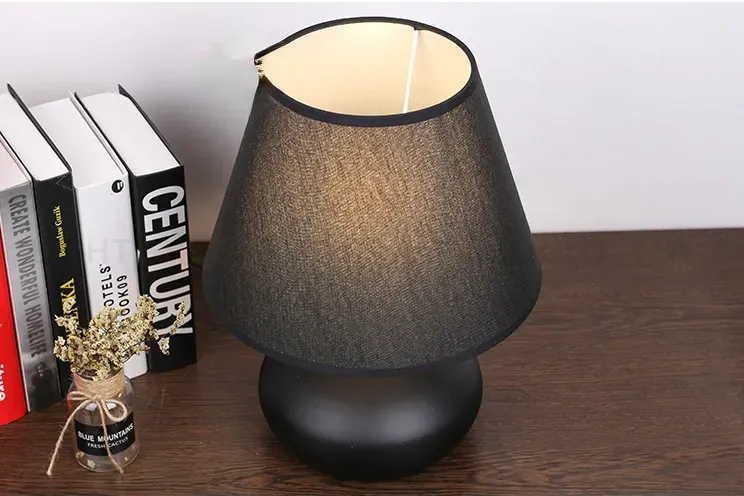 Дизайнерская настольная лампа VIOLIN N323