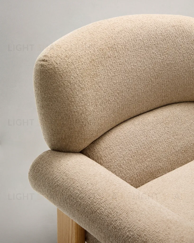Кресло Cabana из бежевого шенилла с ножками в натуральной отделке 205467