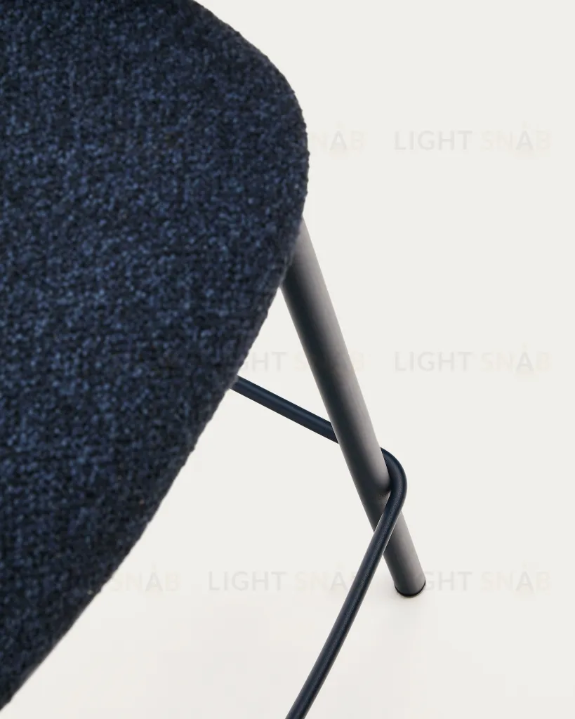 Полубарный стул Maina из синей ткани и стальными ножками с синей отделкой 65 209177