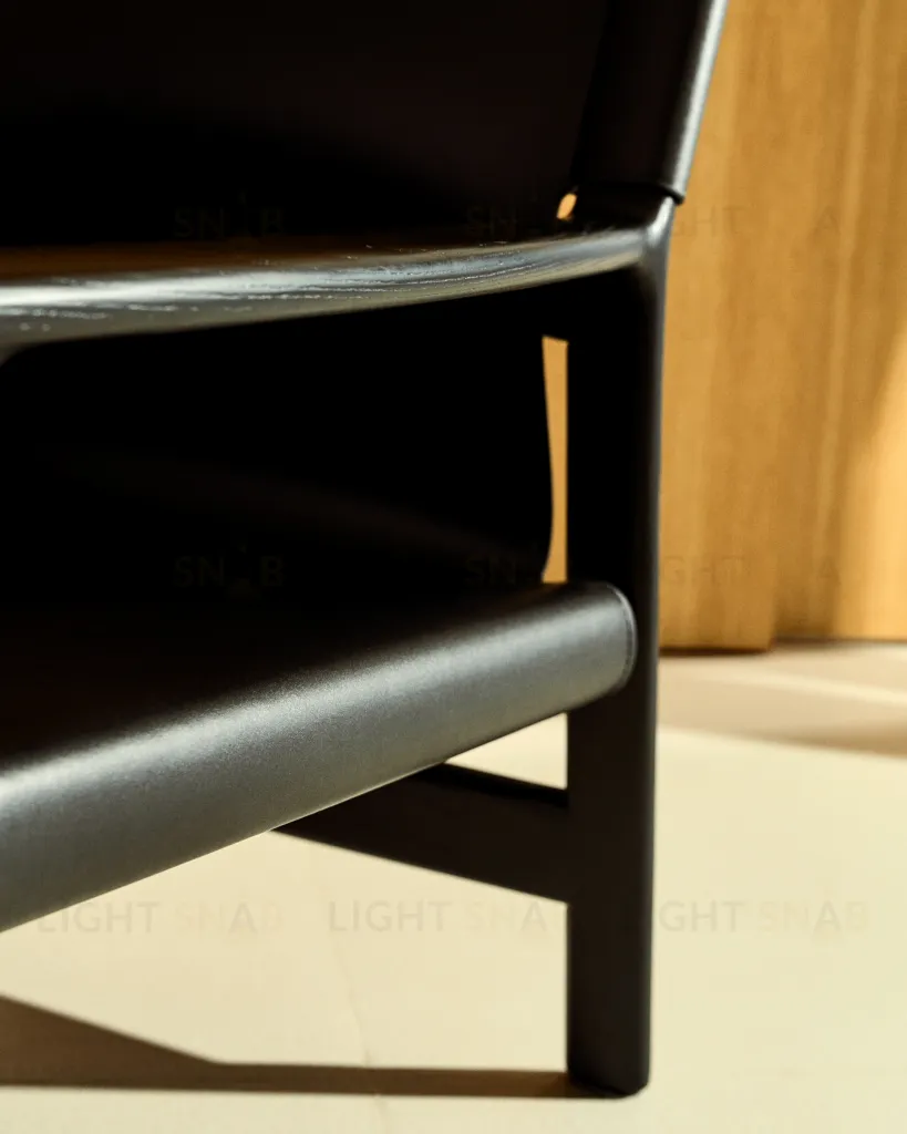 Кресло Jan из переработанной кожи черного цвета и ясеня в черном цвете 301336