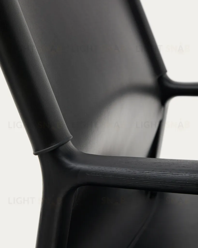 Кресло Jan из переработанной кожи черного цвета и ясеня в черном цвете 301336