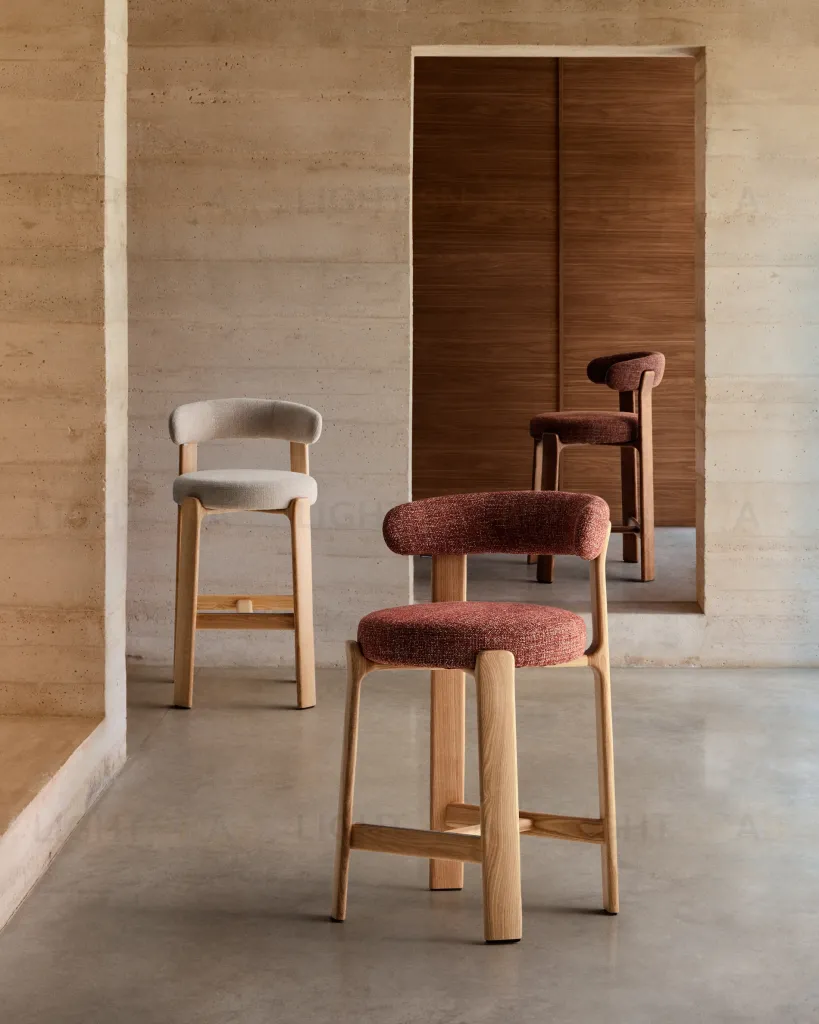 Барный стул Granite из бежевого шенилла и ясеня с отделкой орех 75 см 301963