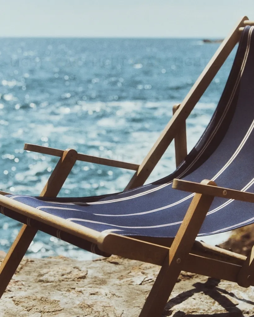 Vilara Складной шезлонг для улицы в полоску синего и бежевого цвета 262379