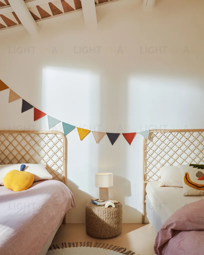 Вельветовая настольная лампа Bianella бежевого цвета 122203