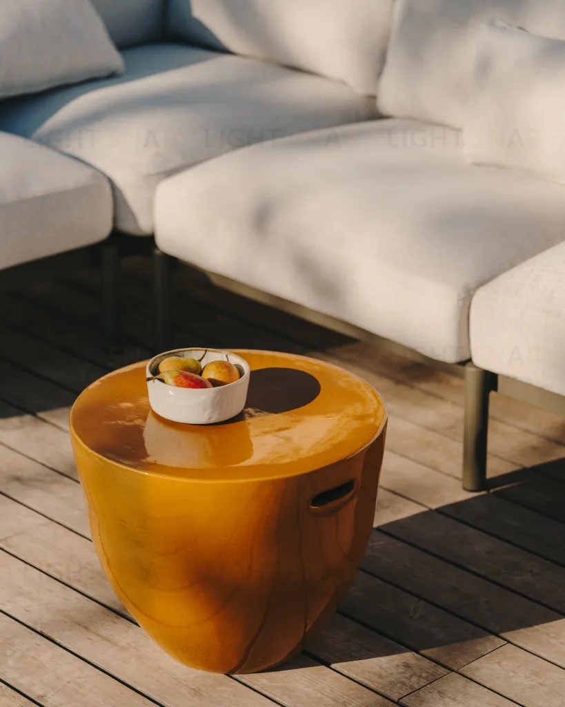 Mesquida Приставной столик из керамики горчичный 193432