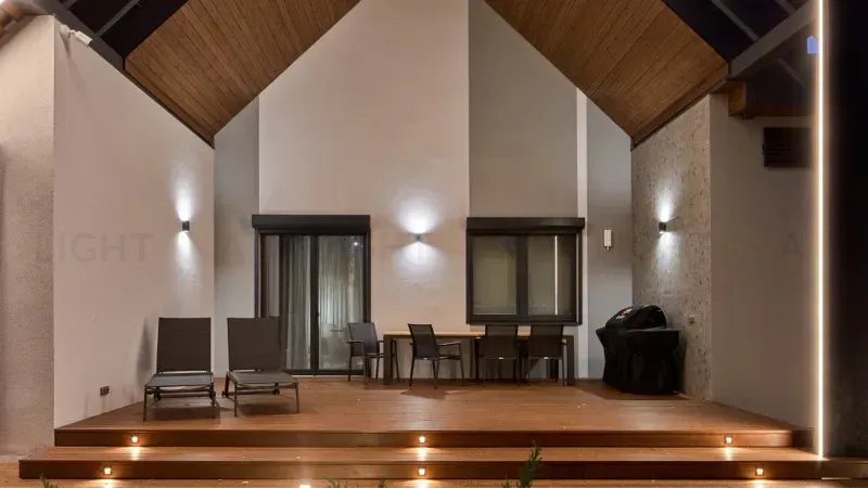 Светильник для ступеней Maytoni O038-L3B O038-L3B