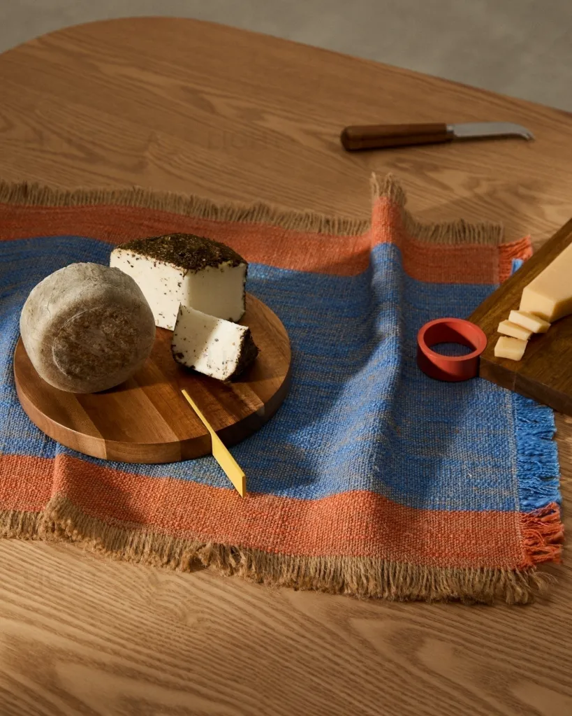 Zairin Сервировочная доска из 100% акации с ручкой из желтого металла 254247