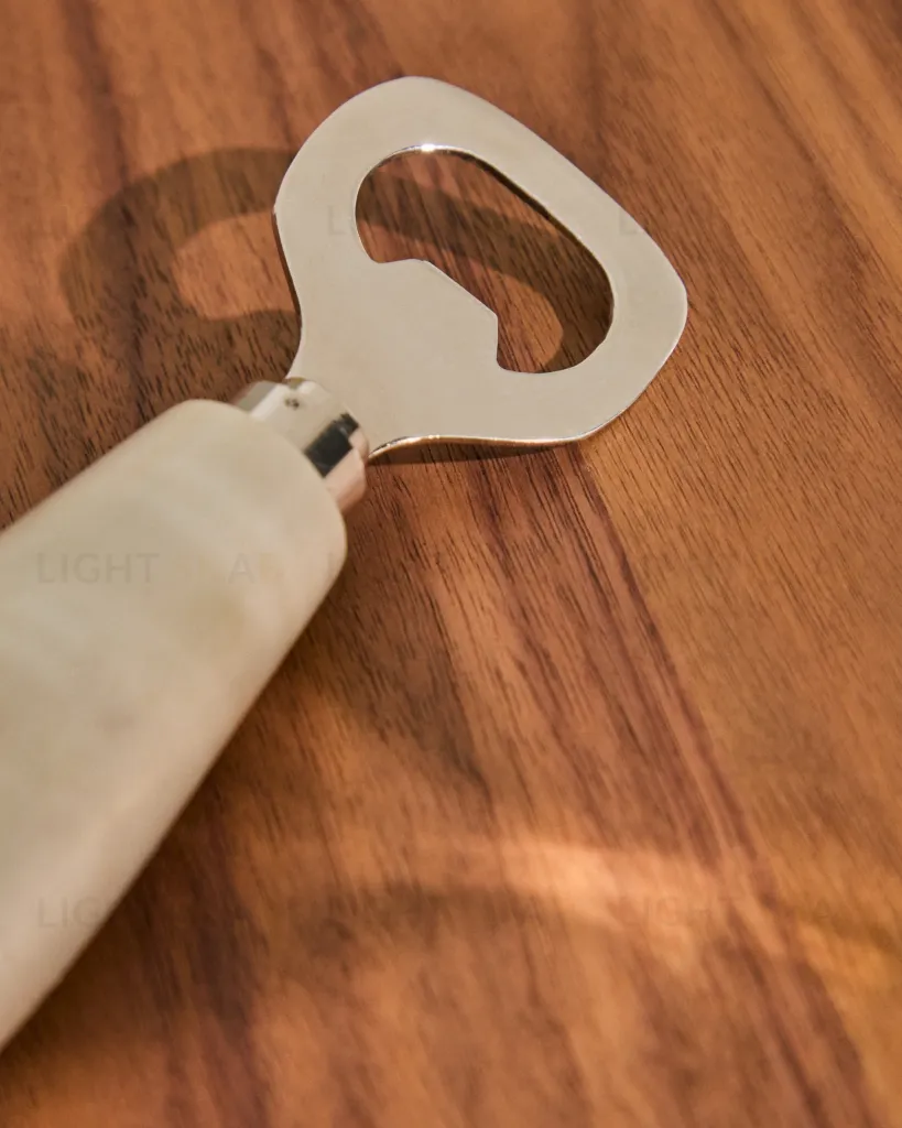 Открывалка Nira из черного и белого мрамора 262003